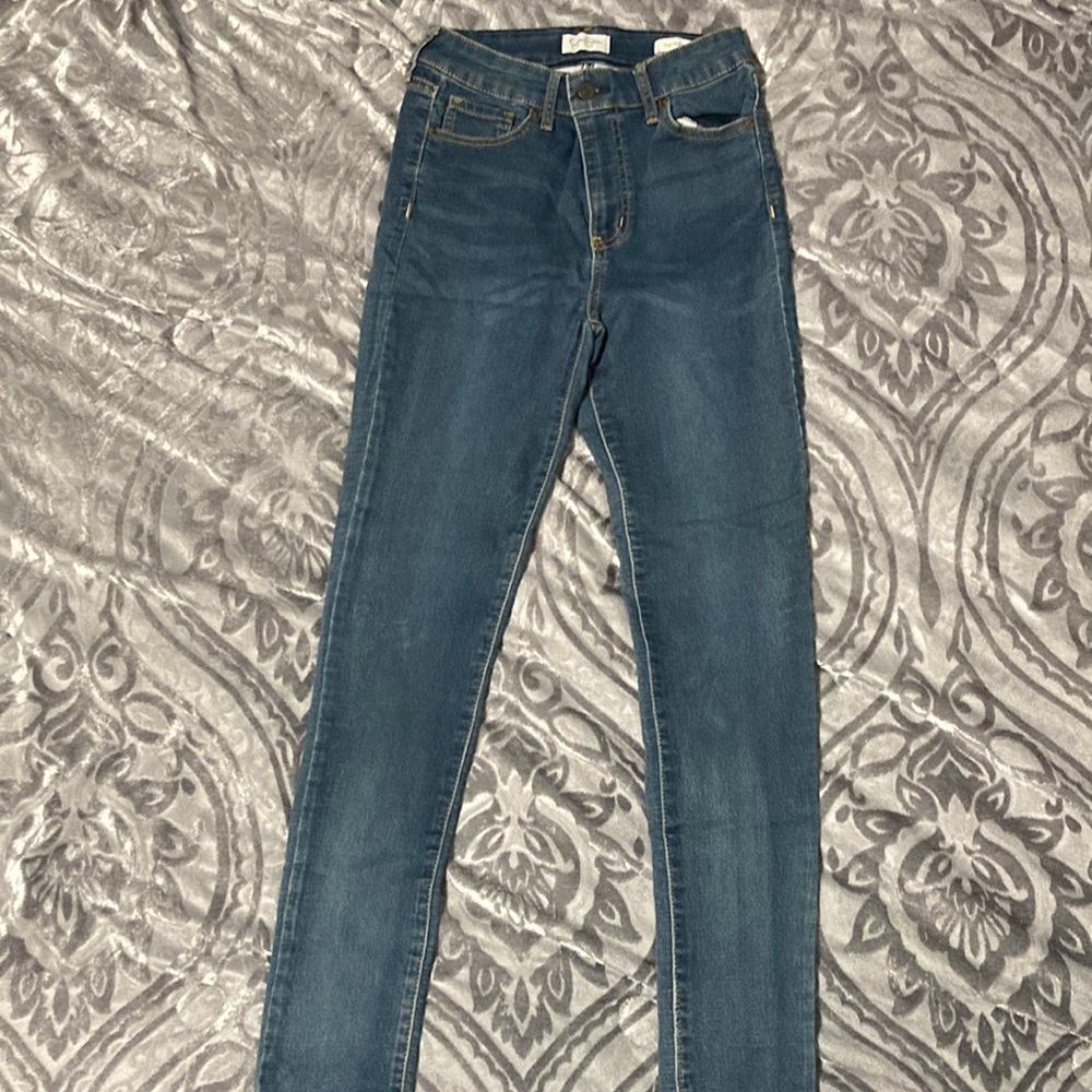 I’m selling jessica simpson jeans. They’re cute and high rise skinny jeans.